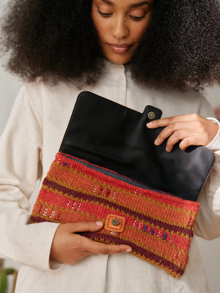 Breiboek - Beaded Colourwork: A Modern Approach to Knitting with Beads - Laine (ENG)